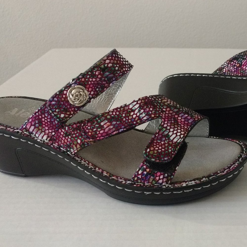NWT Alegria Loti Funtastic Leather Snakeskin Print Sandal, size 39